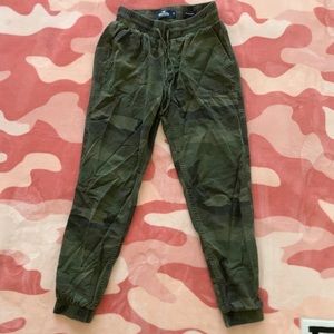 HOLLISTER JOGGER CAMO
